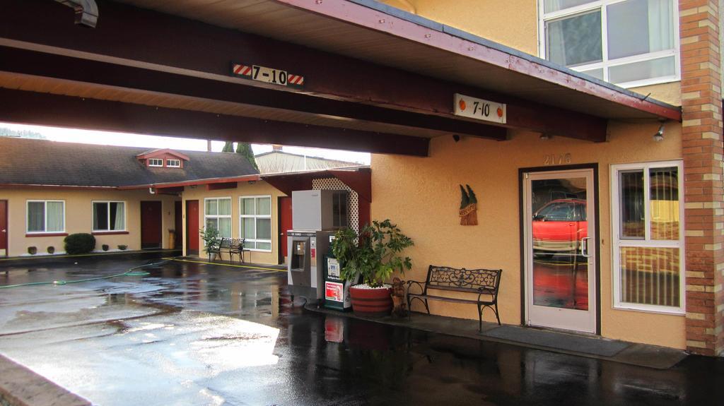 Fir Grove Motel Reedsport Exteriör bild